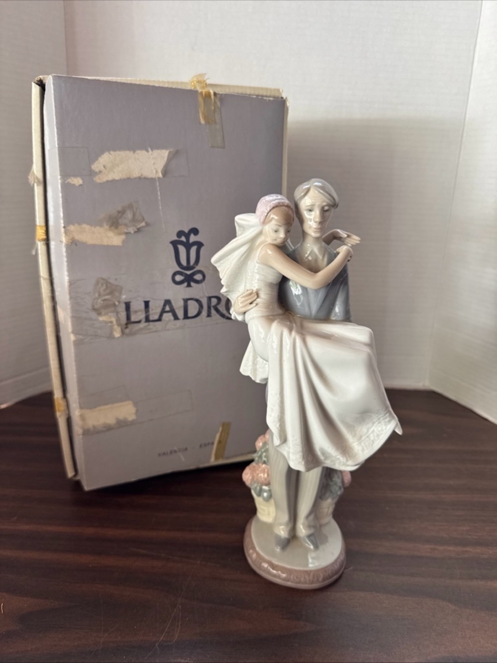 Lladro Figurine OVER THE THRESHOLD WEDDING COUPLE BRIDE & GROOM 5282 Mint w/ Box